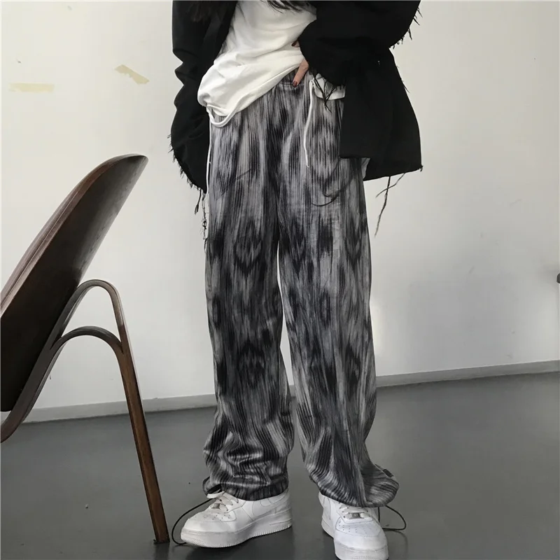Women's Sports Pants 2021 Streetwear Straight Elastic Waist Trouser Baggy Fashion Harajuku Tie Dye Binding Feet Wide Leg Pants
Women's Sports Pants 2021 Streetwear Straight Elastic Waist Trouser Baggy Fashion Harajuku Tie Dye Binding Feet Wide Leg Pants