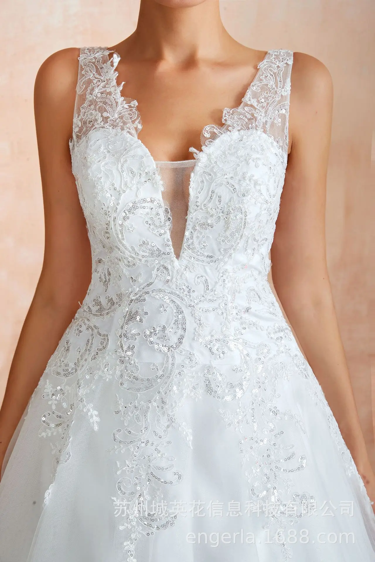 Sheer Neck Dubai Wedding Dress Ball Gown Plus Size Lace Appliques Custom Made Vintage Wedding Gowns Court Train Hochzeitskleid
Sheer Neck Dubai Wedding Dress Ball Gown Plus Size Lace Appliques Custom Made Vintage Wedding Gowns Court Train Hochzeitskleid