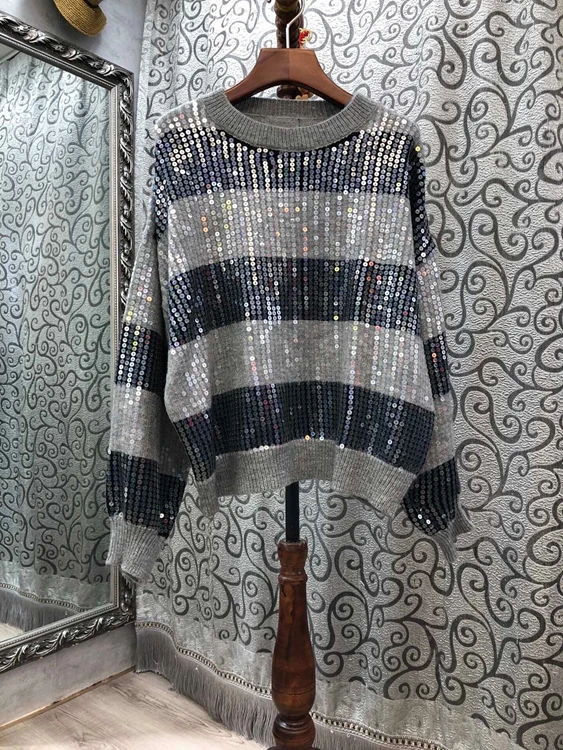 2020 Autumn and Winter new women's round neck heavy industry sequin shiny stripes color matching loose sweater 926
2020 Autumn and Winter new women's round neck heavy industry sequin shiny stripes color matching loose sweater 926