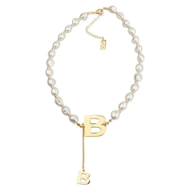 South Korea fashion contracted individual character tide neck chain spring new pearl letter B necklace web celebrity design sens 
South Korea fashion contracted individual character tide neck chain spring new pearl letter B necklace web celebrity design sens