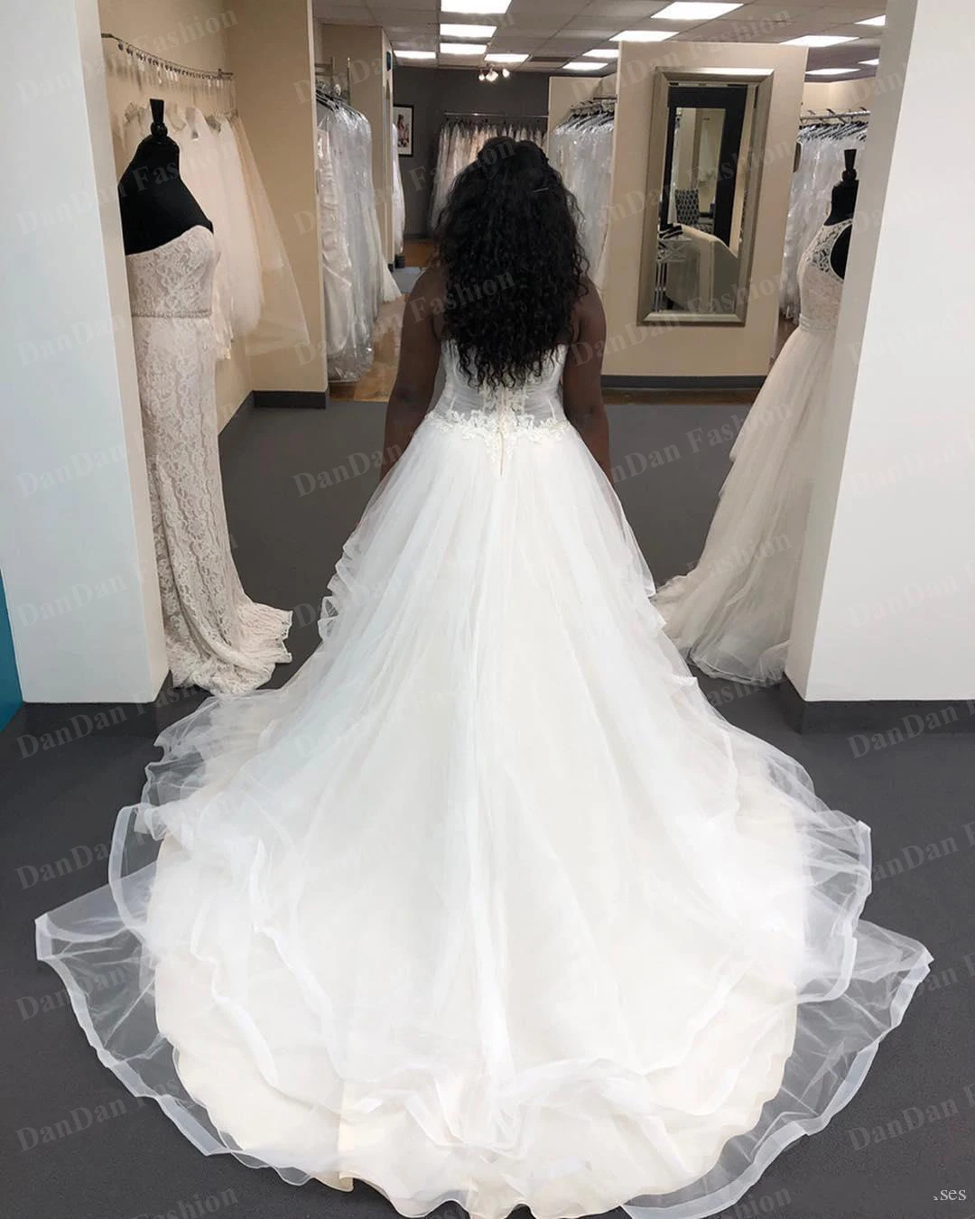 African Sweetheart Tulle Wedding Dresses Appliques Tiered Pleats Sweep Train Wedding Gown vestido de noiva
African Sweetheart Tulle Wedding Dresses Appliques Tiered Pleats Sweep Train Wedding Gown vestido de noiva