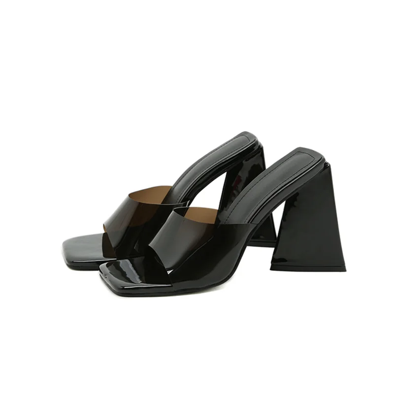 Fashionable European and American foreign trade new style 2021 new triangle-shaped heel transparent high-heeled women's sandals
Fashionable European and American foreign trade new style 2021 new triangle-shaped heel transparent high-heeled women's sandals