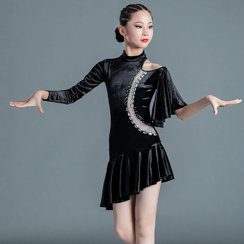 Children'S Latin Practice Clothes Girls Irregular Sleeve Diamond Velvet Dress Ballroom Chacha Samba Latin Dance Dresses 120-170
Children'S Latin Practice Clothes Girls Irregular Sleeve Diamond Velvet Dress Ballroom Chacha Samba Latin Dance Dresses 120-170