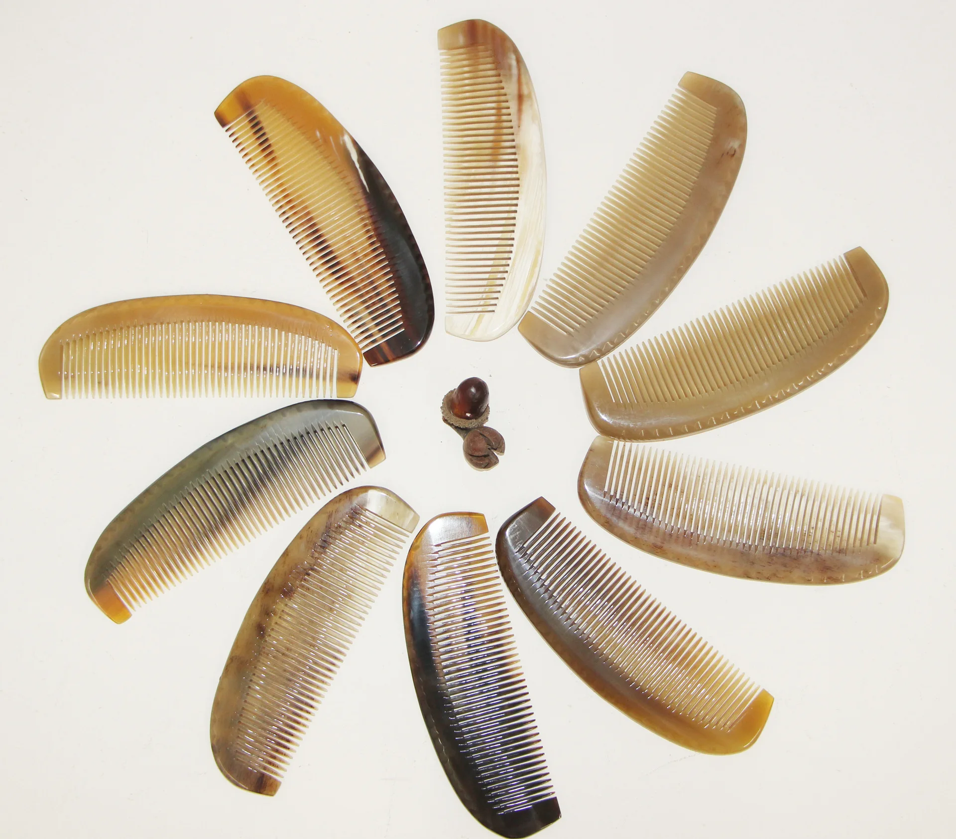 Handmade plateau yak horn hair comb scalp massage comb moon-shaped comb easy carry small comb beard comb curly hair ox horn
Handmade plateau yak horn hair comb scalp massage comb moon-shaped comb easy carry small comb beard comb curly hair ox horn