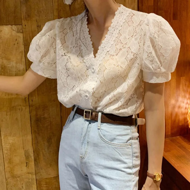 Korean Summer Women Blouse Sweet Perspective Lace Lace Puff Sleeve Top Women V-neck Short-sleeved Shirt
Korean Summer Women Blouse Sweet Perspective Lace Lace Puff Sleeve Top Women V-neck Short-sleeved Shirt