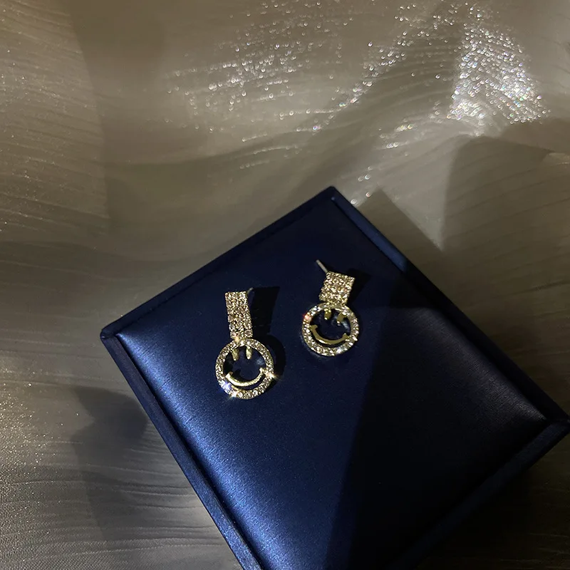 Fashion All-match Asymmetric Diamond-studded Smiley Face Women's Gift Earrings Personality Small Fresh Earrings Wholesale
Fashion All-match Asymmetric Diamond-studded Smiley Face Women's Gift Earrings Personality Small Fresh Earrings Wholesale