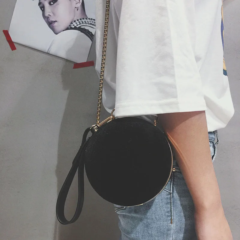 Frosted clip buckle ball bag fashion European and American fan chain shoulder bag new trend diagonal handbag
Frosted clip buckle ball bag fashion European and American fan chain shoulder bag new trend diagonal handbag
