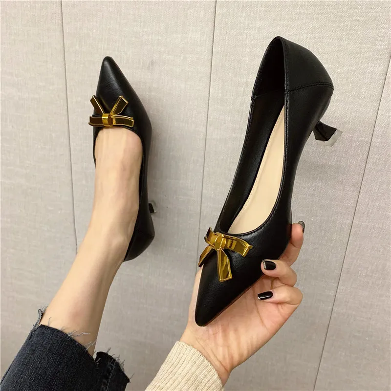 2021 spring and summer new mid-heeled shoes women's metal bow single shoes French pointed solid color high heels
2021 spring and summer new mid-heeled shoes women's metal bow single shoes French pointed solid color high heels