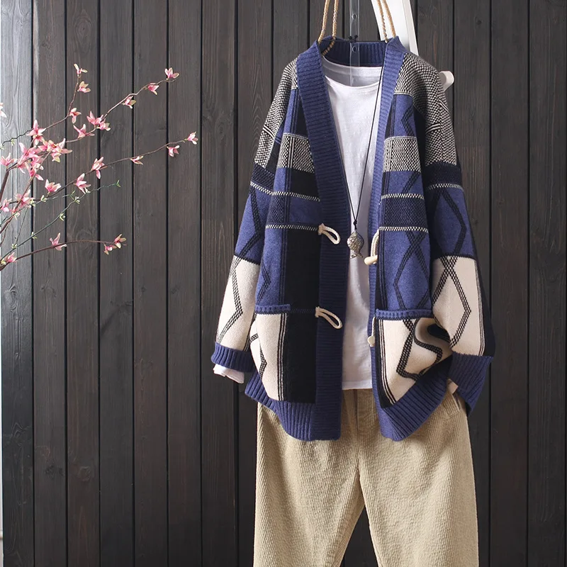 Color matching loose horn button knitted cardigan jacket women's casual art retro sweater autumn and winter new products
Color matching loose horn button knitted cardigan jacket women's casual art retro sweater autumn and winter new products