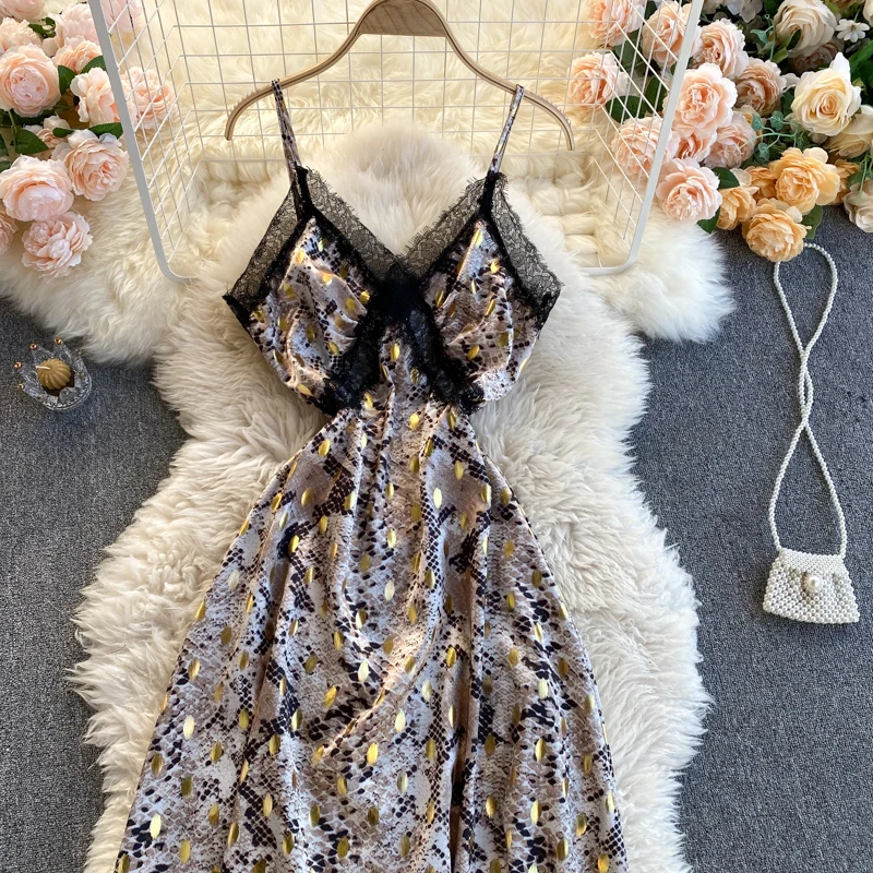2021 Summer New Temperament Sling Vestidos Female Lace Lace Fight Reception Waist Thin Open Back Midi Dress 
2021 Summer New Temperament Sling Vestidos Female Lace Lace Fight Reception Waist Thin Open Back Midi Dress