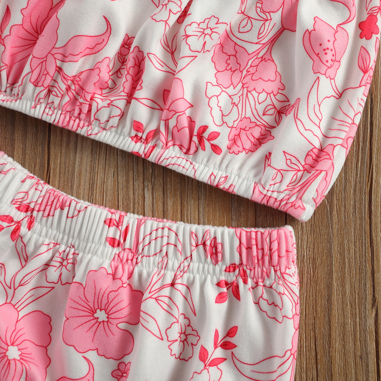 Toddler Baby Flower Printing Two-pieces Set, Infant Girl's Sleeveless Sling Tops + High Waist Short Pants Set
Toddler Baby Flower Printing Two-pieces Set, Infant Girl's Sleeveless Sling Tops + High Waist Short Pants Set