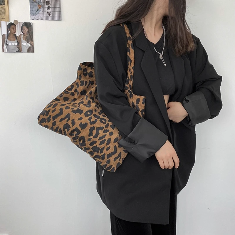 Personality Fashion Women Shoulder Bag Leopard Print Suede Messenger Bag Casual Daily Wear Handbags Crossbody Purse
Personality Fashion Women Shoulder Bag Leopard Print Suede Messenger Bag Casual Daily Wear Handbags Crossbody Purse