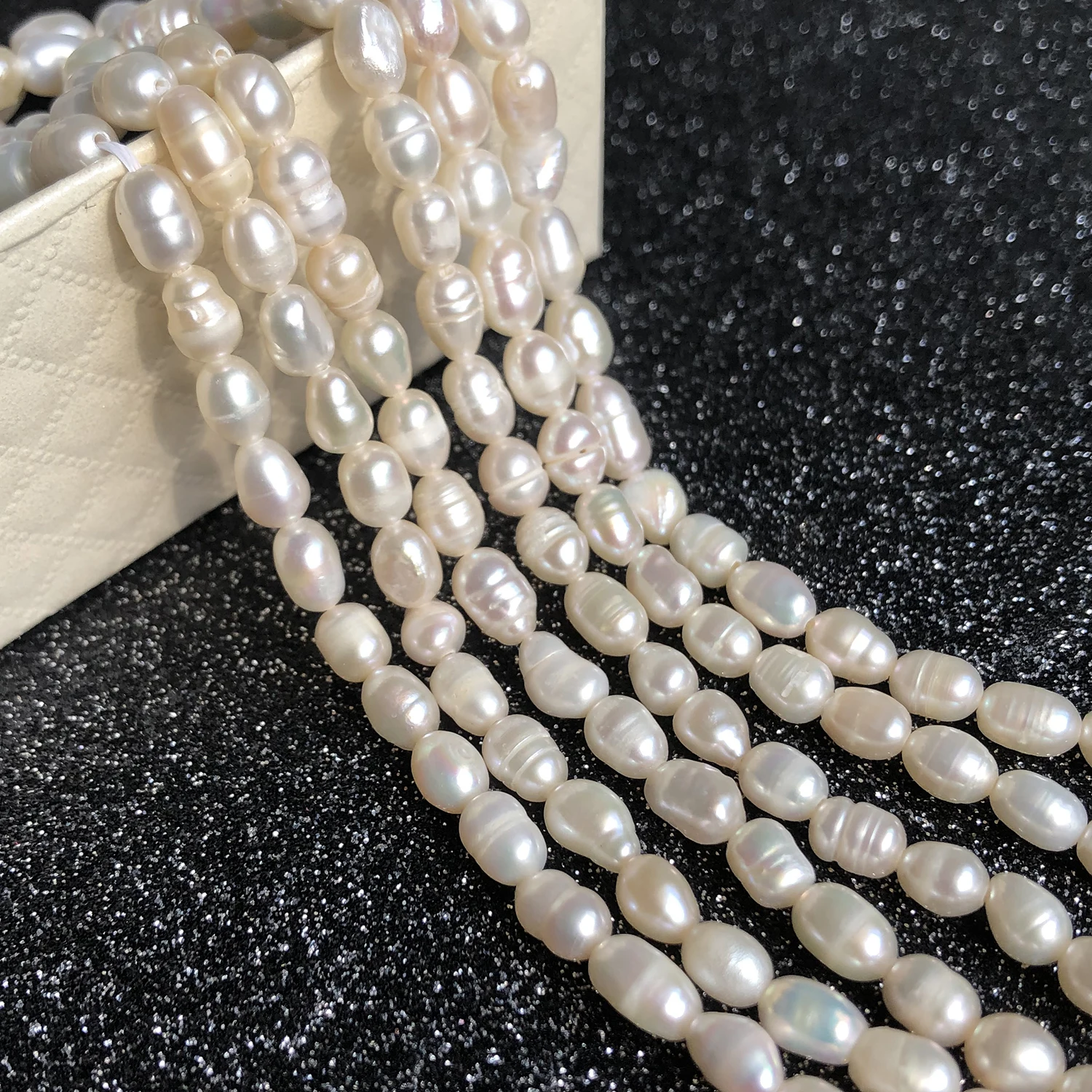 4-4.5mm Natural Freshwater Pearls Beads Rice Shape Punch White Pearls Beads For DIY Craft Bracelet Necklace Jewelry Making 15''
4-4.5mm Natural Freshwater Pearls Beads Rice Shape Punch White Pearls Beads For DIY Craft Bracelet Necklace Jewelry Making 15''