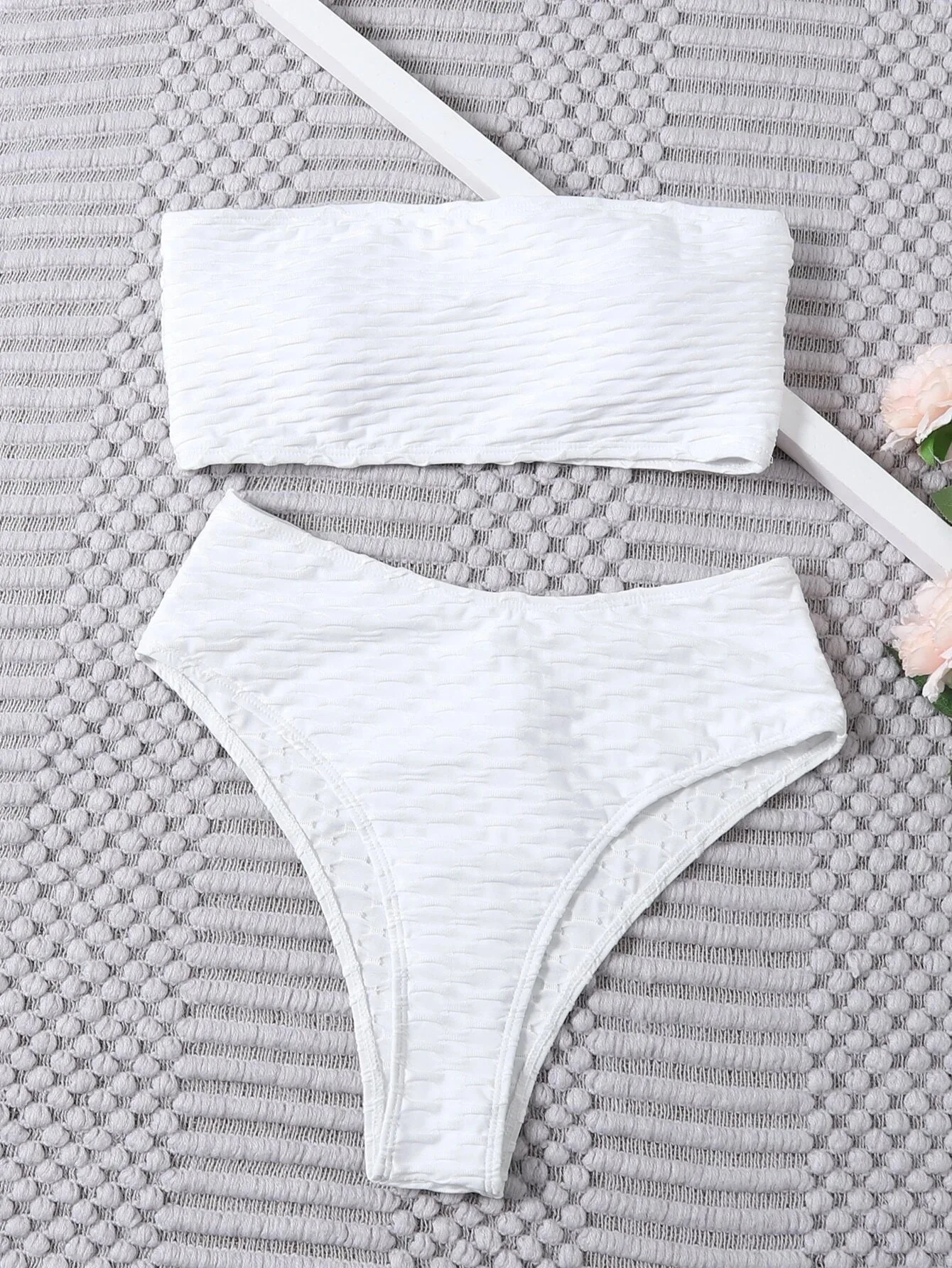 2021 Sexy smocked bandeau bikini set Off shoulder swimsuit women High waist swimwear female Sport solid bathing suit Beach wear 
2021 Sexy smocked bandeau bikini set Off shoulder swimsuit women High waist swimwear female Sport solid bathing suit Beach wear