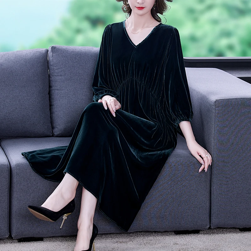 Chikichi 2021 Autumn and Winter New Korean Fashion and Elegant V-neck Dark Green Velvet Loose Mid-length Dress Large Size
Chikichi 2021 Autumn and Winter New Korean Fashion and Elegant V-neck Dark Green Velvet Loose Mid-length Dress Large Size