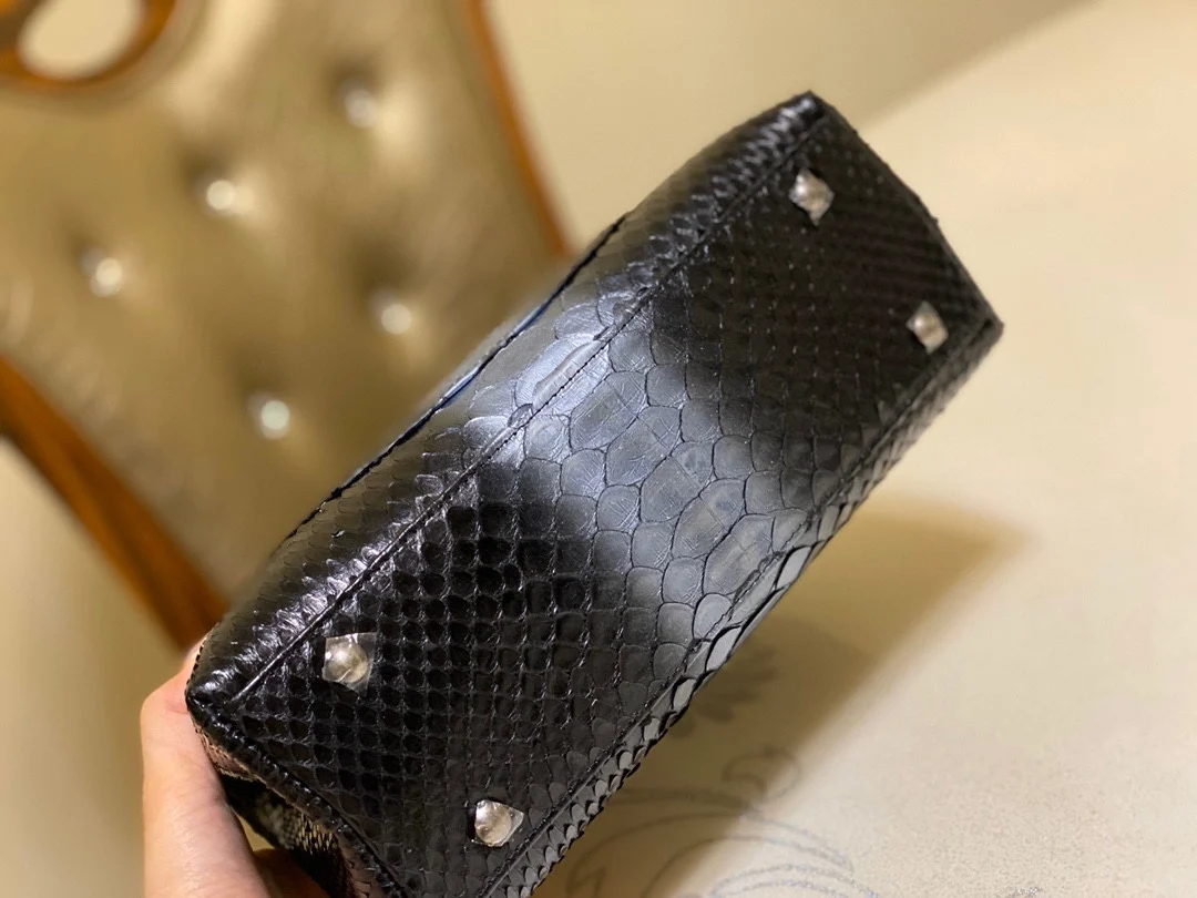 2021 Brand Luxury Women Shoulder Bags Real Python Skin Multicolor Handbag Fashion Ladies Leather Bags
2021 Brand Luxury Women Shoulder Bags Real Python Skin Multicolor Handbag Fashion Ladies Leather Bags