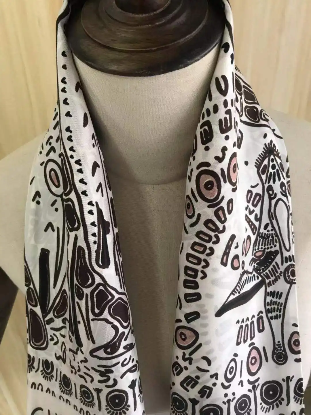 2021 New Arrival Fashion Elegant 100% silk scarf 90*90 cm square shawl twill wrap for women lady girl
2021 New Arrival Fashion Elegant 100% silk scarf 90*90 cm square shawl twill wrap for women lady girl