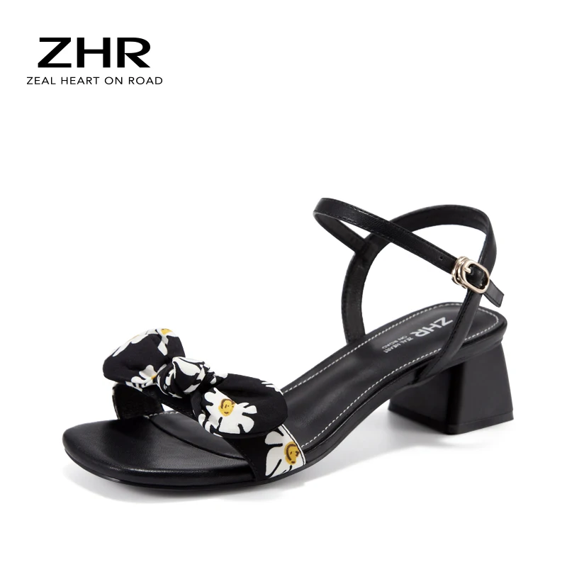 2021 Women Sandals Bohemia Style Black Sparkly Thin Belt Casual Beach Flip Flops Comfortable Slip On Fashion Dress Shoes
2021 Women Sandals Bohemia Style Black Sparkly Thin Belt Casual Beach Flip Flops Comfortable Slip On Fashion Dress Shoes