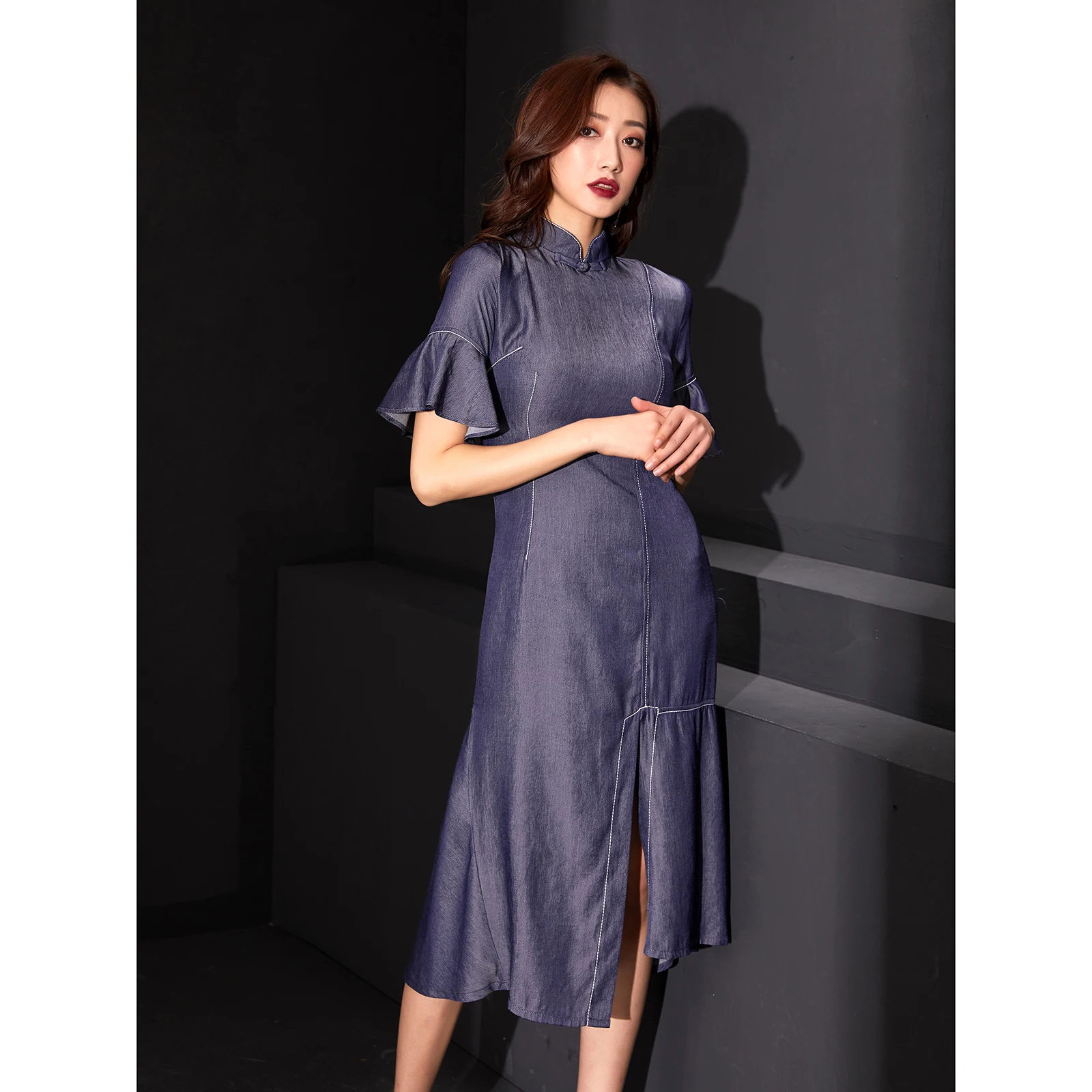 Fu lang / 2020. Original niche style shop tencel denim irregular design improved qipao dress
Fu lang / 2020. Original niche style shop tencel denim irregular design improved qipao dress