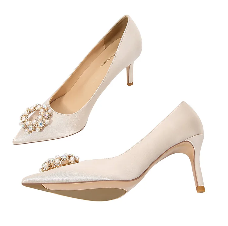 2021 new champagne color single shoes bridesmaid shoes pearl buckle women's shoes custom large size women's shoes wedding shoes
2021 new champagne color single shoes bridesmaid shoes pearl buckle women's shoes custom large size women's shoes wedding shoes
