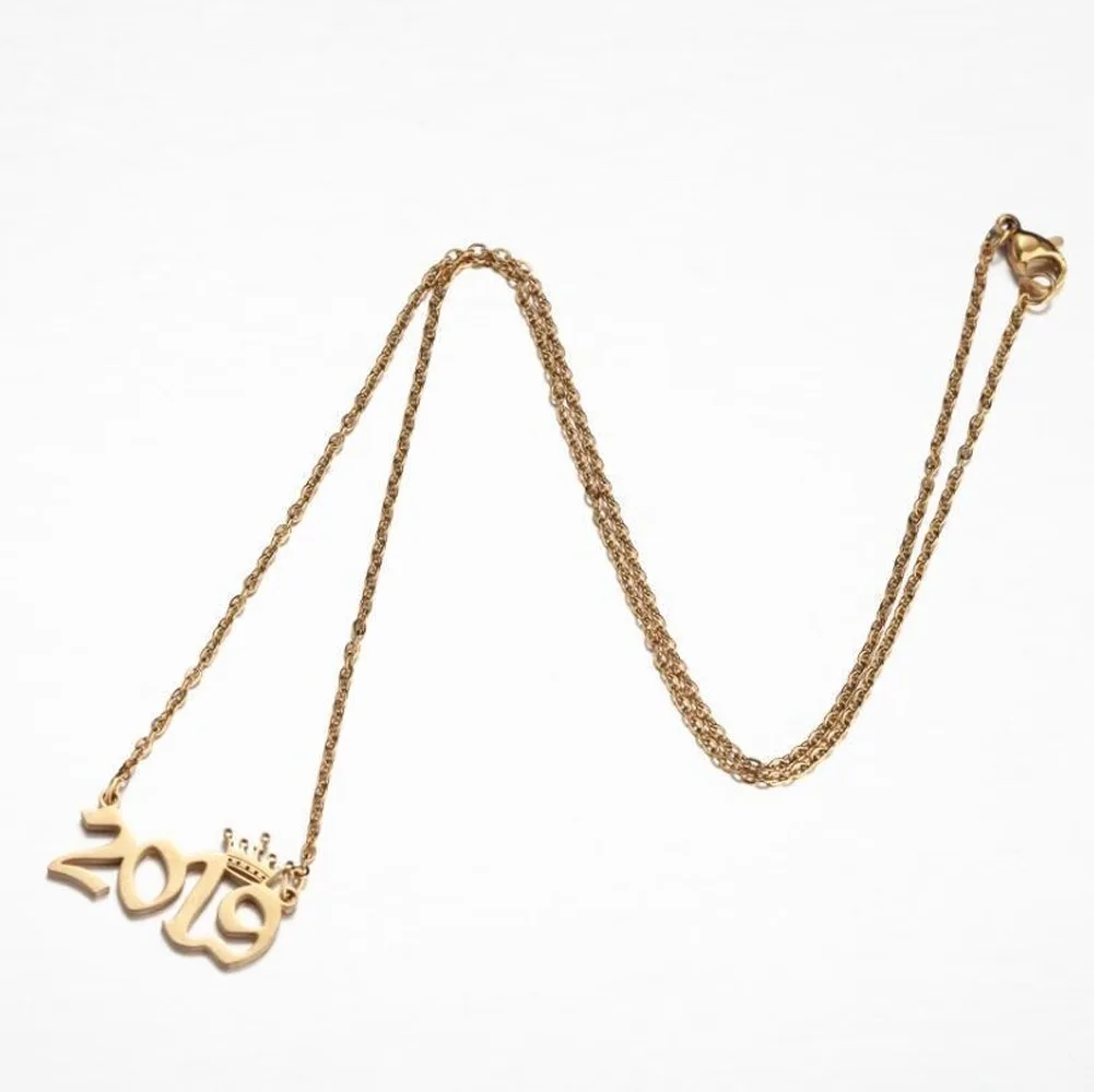 2020 New Style Clavicle Chain Stainless Steel Year crown Number Pendant Necklace Ladies Personalized Birthday Gift Wholesale
2020 New Style Clavicle Chain Stainless Steel Year crown Number Pendant Necklace Ladies Personalized Birthday Gift Wholesale