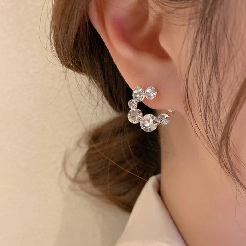 Small Rhinestones Circle Stud Earrings For Women Korean Style Delicate Simple Jewelry Shinning Earings bijoux
Small Rhinestones Circle Stud Earrings For Women Korean Style Delicate Simple Jewelry Shinning Earings bijoux