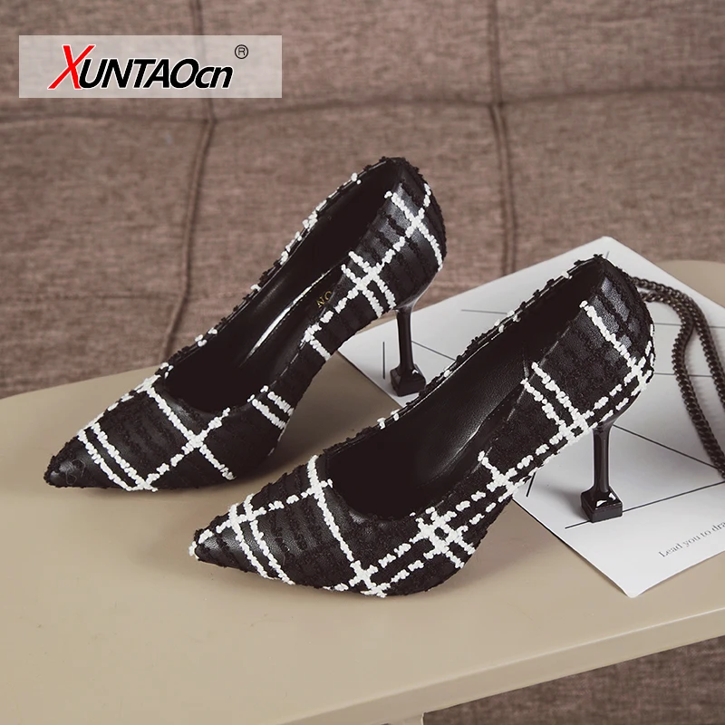 Туфли-лодочки свадебные на высоком каблуке с острым носком
Туфли-лодочки свадебные на высоком каблуке с острым носком