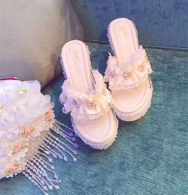 Lace Princess wind slope heel fish mouth women's shoes high heel waterproof Platform Sandal 2021 summer sweet French girl
Lace Princess wind slope heel fish mouth women's shoes high heel waterproof Platform Sandal 2021 summer sweet French girl