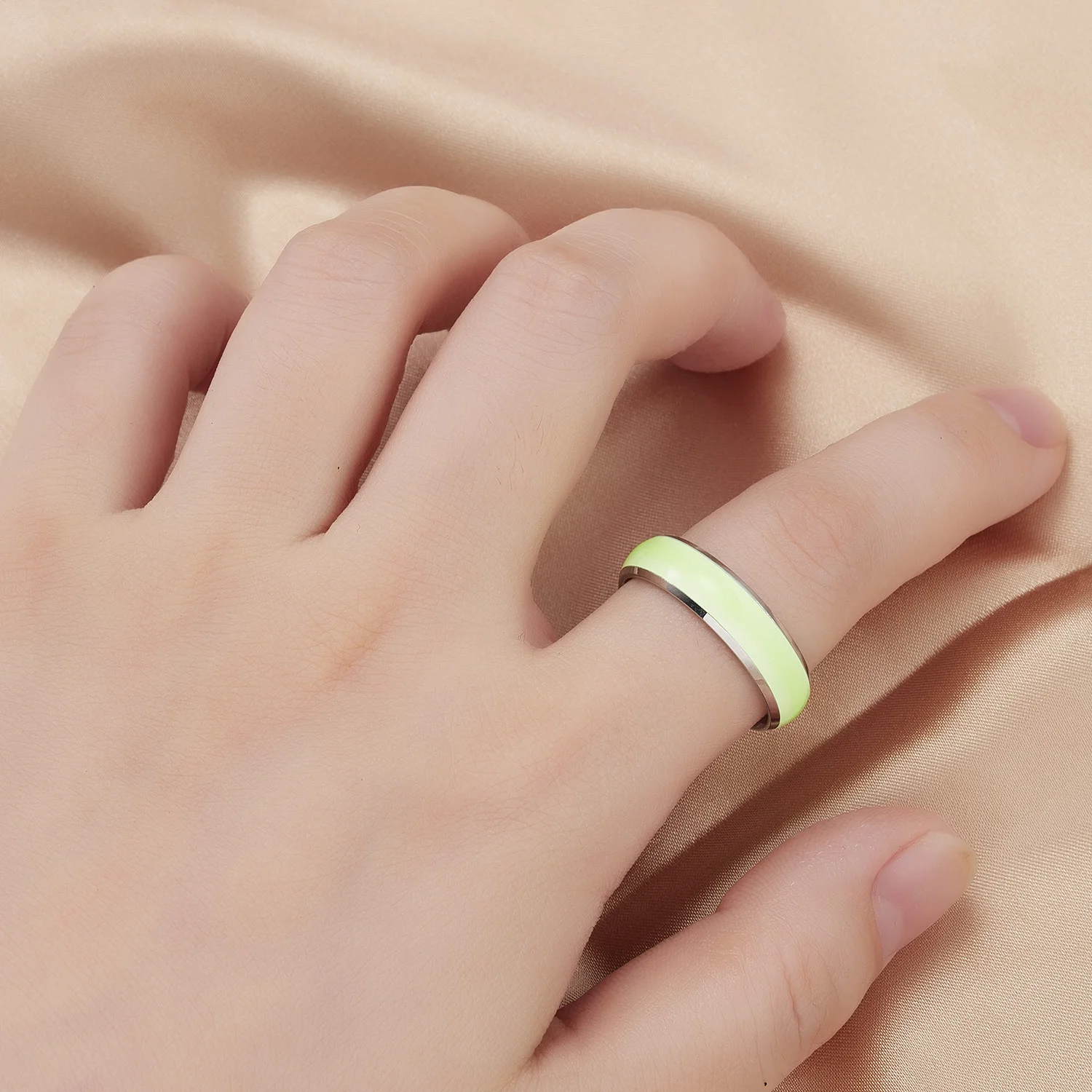 Creative Stainless Steel Luminous Ring For Women Minimalist Glowing In The Dark Ring Couple Lover Friendship Party Jewelry Gifts
Creative Stainless Steel Luminous Ring For Women Minimalist Glowing In The Dark Ring Couple Lover Friendship Party Jewelry Gifts