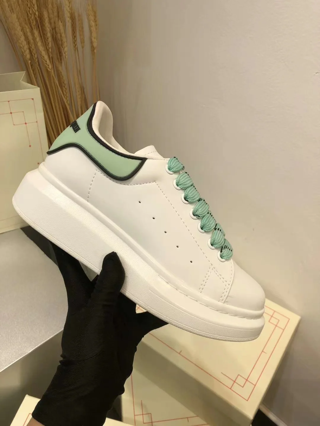 2021 New Ladies White Shoes Increase Couple Shoes Board Shoes Stitching Thick-soled Casual Shoes Men's Shoes Drop Shipping
2021 New Ladies White Shoes Increase Couple Shoes Board Shoes Stitching Thick-soled Casual Shoes Men's Shoes Drop Shipping