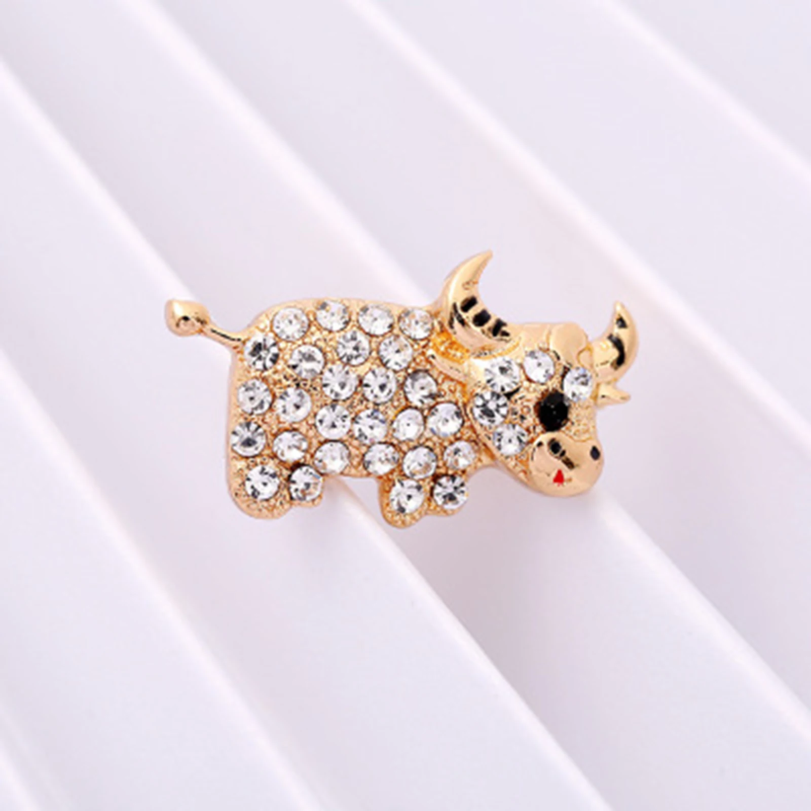 2021 Trend Pin Brooches Cow Animal Gold Color Clear Rhinestone Brooch Casual Jewelry Gifts 28mm, 1 Piece
2021 Trend Pin Brooches Cow Animal Gold Color Clear Rhinestone Brooch Casual Jewelry Gifts 28mm, 1 Piece