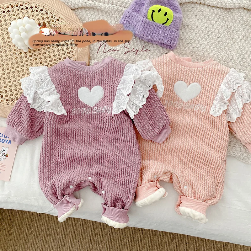 Baby girl's romper late autumn and winter love and letters embroidery new baby lace and plus velvet romper for outing clothes
Baby girl's romper late autumn and winter love and letters embroidery new baby lace and plus velvet romper for outing clothes