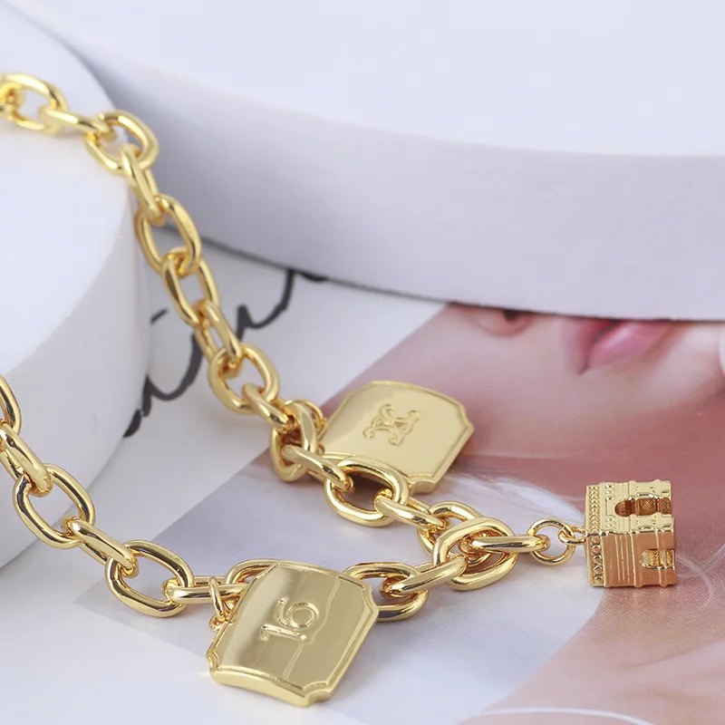 European and American three-dimensional square brand multi-drop buckle necklace clavicle chain
European and American three-dimensional square brand multi-drop buckle necklace clavicle chain