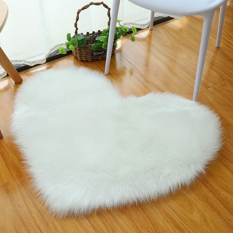 1PC Shaggy Love Heart Carpet Artificial Wool Carpets Bedroom Living Room Decor Soft Rugs Area Rug Floor Mats 60x80cm
1PC Shaggy Love Heart Carpet Artificial Wool Carpets Bedroom Living Room Decor Soft Rugs Area Rug Floor Mats 60x80cm