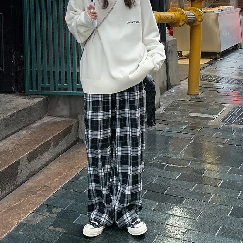 Women 2021 Spring Checked Trousers Korean Fashion Black Plaid Pants Women Japanese Streetwear Loose Wide Leg Pants Plus Size
Women 2021 Spring Checked Trousers Korean Fashion Black Plaid Pants Women Japanese Streetwear Loose Wide Leg Pants Plus Size