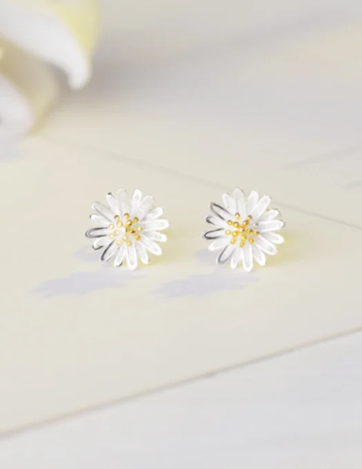 HT-32 Small daisy earrings women's Korean style wild small fresh sunflower chrysanthemum ear jewelry
HT-32 Small daisy earrings women's Korean style wild small fresh sunflower chrysanthemum ear jewelry