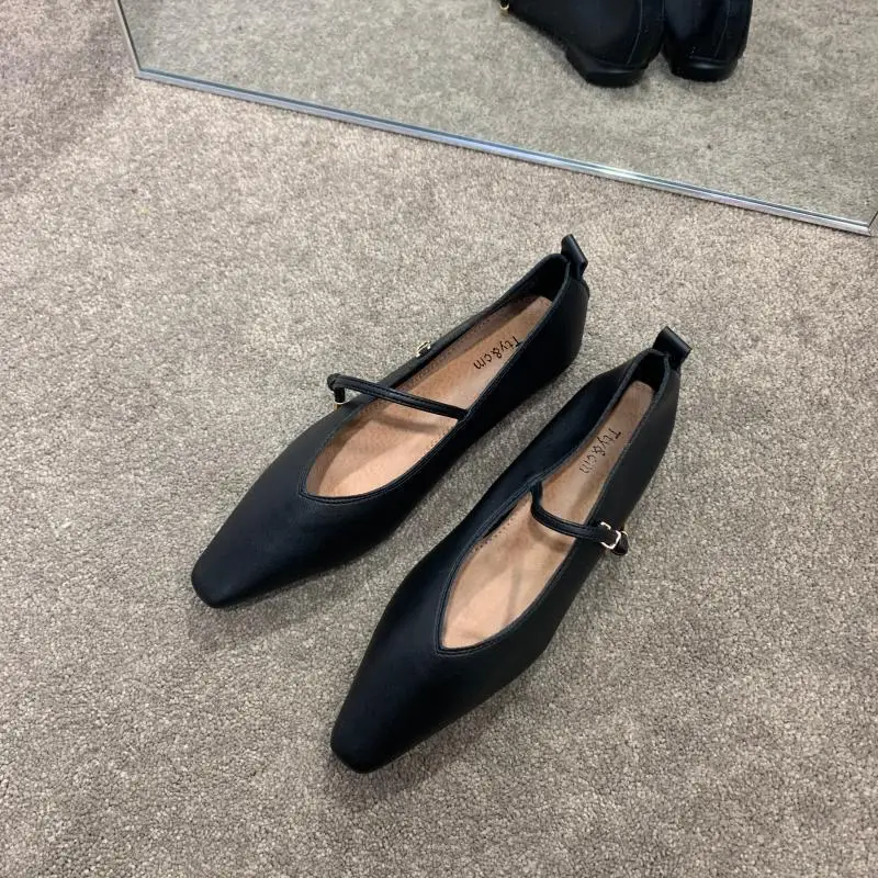 Low Heels Rubber Rome Basic PU Fabric Hoof Low Heels Fabric Rome PU Basic Rubber
Low Heels Rubber Rome Basic PU Fabric Hoof Low Heels Fabric Rome PU Basic Rubber