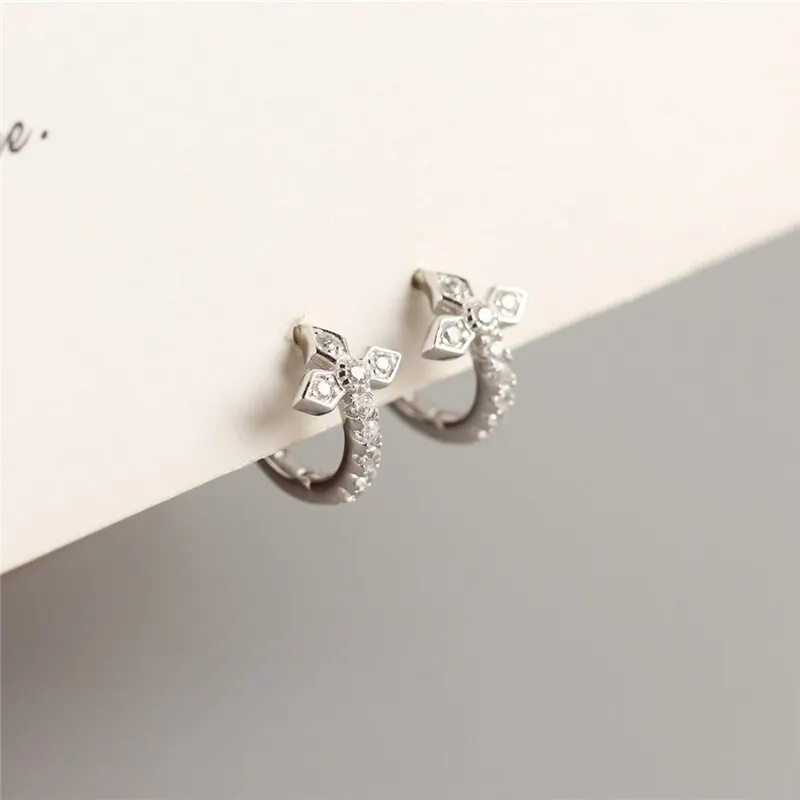 A00709 Real 925 Sterling Silver Luxury Geometric Zircon Chic Clover Stud Earrings for Women Wedding Wholesale
A00709 Real 925 Sterling Silver Luxury Geometric Zircon Chic Clover Stud Earrings for Women Wedding Wholesale