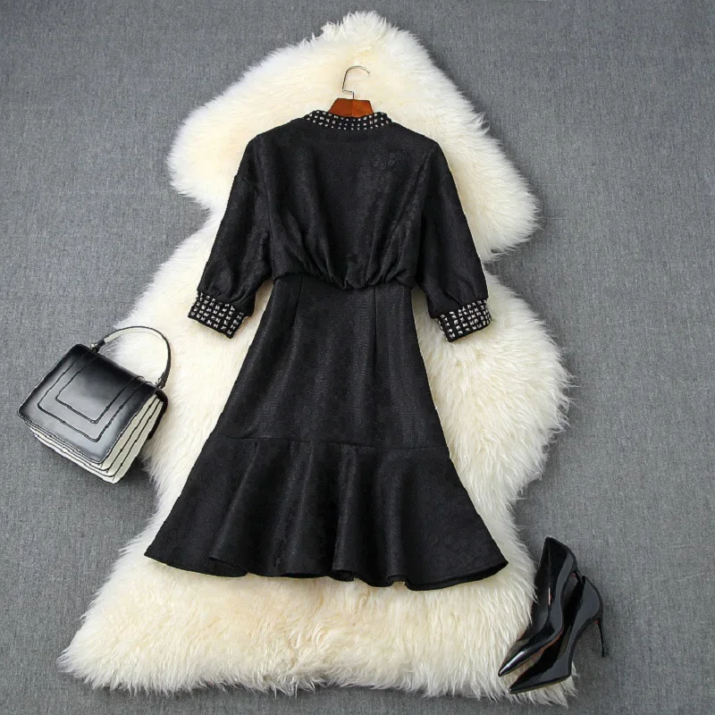 2020 Autumn Fashion Style Black Dress High Quality Ladies V-Neck Studs Beading Deco Lantern Sleeve Front Zipper Dress Above Knee
2020 Autumn Fashion Style Black Dress High Quality Ladies V-Neck Studs Beading Deco Lantern Sleeve Front Zipper Dress Above Knee