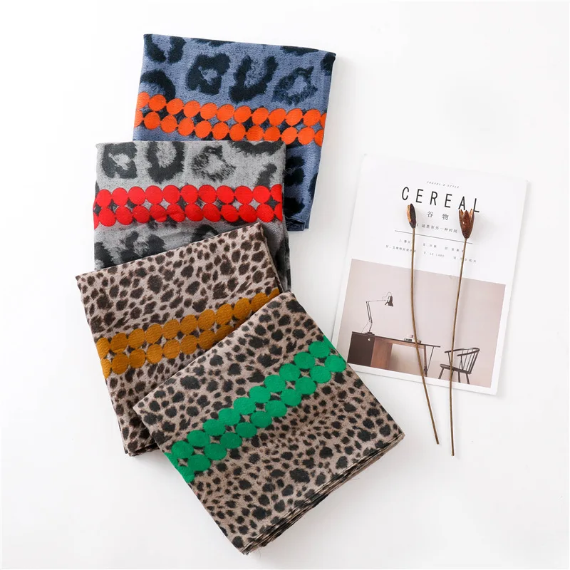 Luxury Brand silk scarves Autumn Cotton Linen Fashion Leopord Pattern Printed Scarf Versatile high quality women shawl
Luxury Brand silk scarves Autumn Cotton Linen Fashion Leopord Pattern Printed Scarf Versatile high quality women shawl