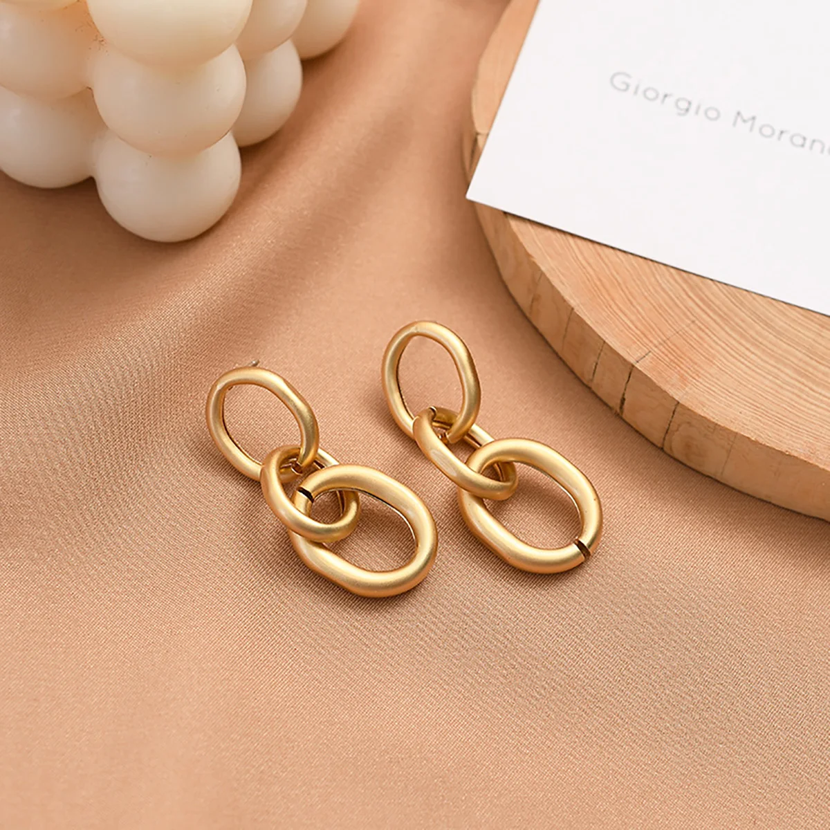 AVEBIEN Metal Heart-shaped Rose Geometric Women's Stud Earrings Retro Wave Circle Hollow Earrings 2021 All-match Fashion Jewelry
AVEBIEN Metal Heart-shaped Rose Geometric Women's Stud Earrings Retro Wave Circle Hollow Earrings 2021 All-match Fashion Jewelry