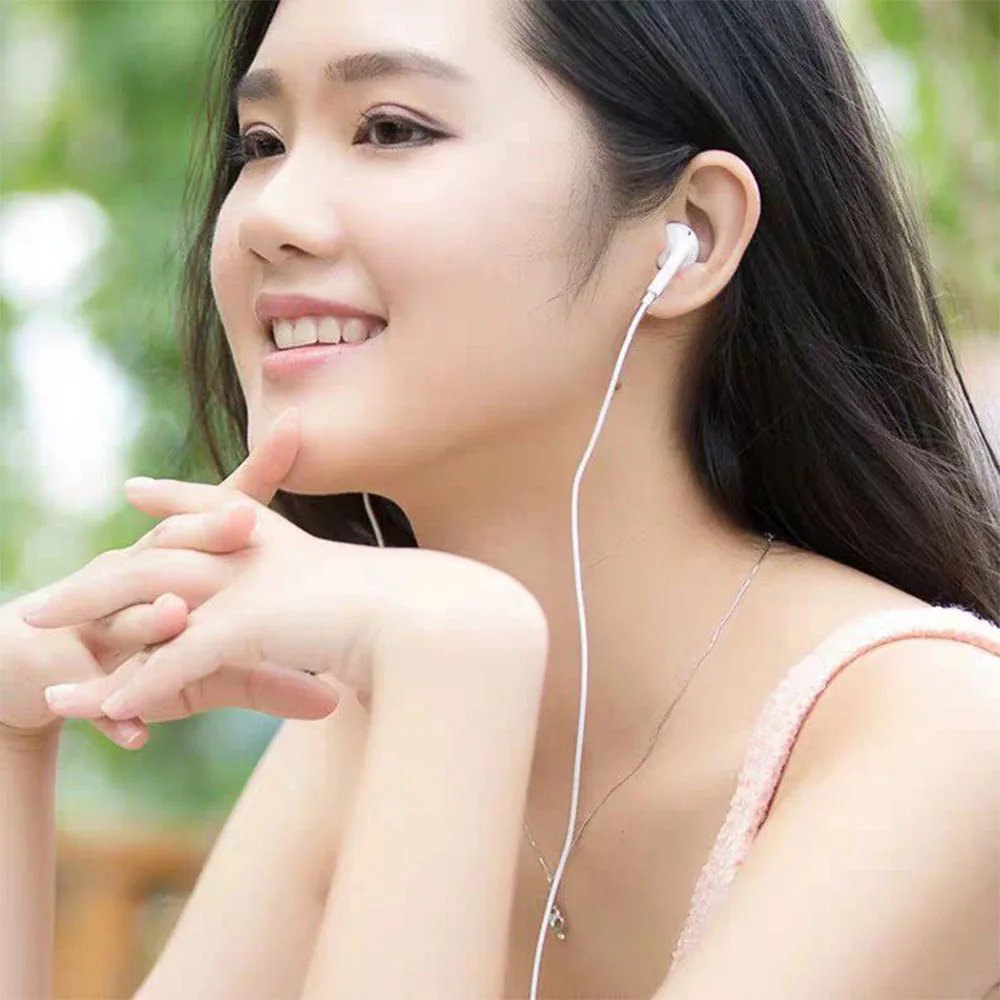 Wired Heaphones with Microphone 3.5mm Jack In-ear Earphone For iPad Xiaomi Samsung iphone Headphones HD Stereo Bass Headset
Wired Heaphones with Microphone 3.5mm Jack In-ear Earphone For iPad Xiaomi Samsung iphone Headphones HD Stereo Bass Headset