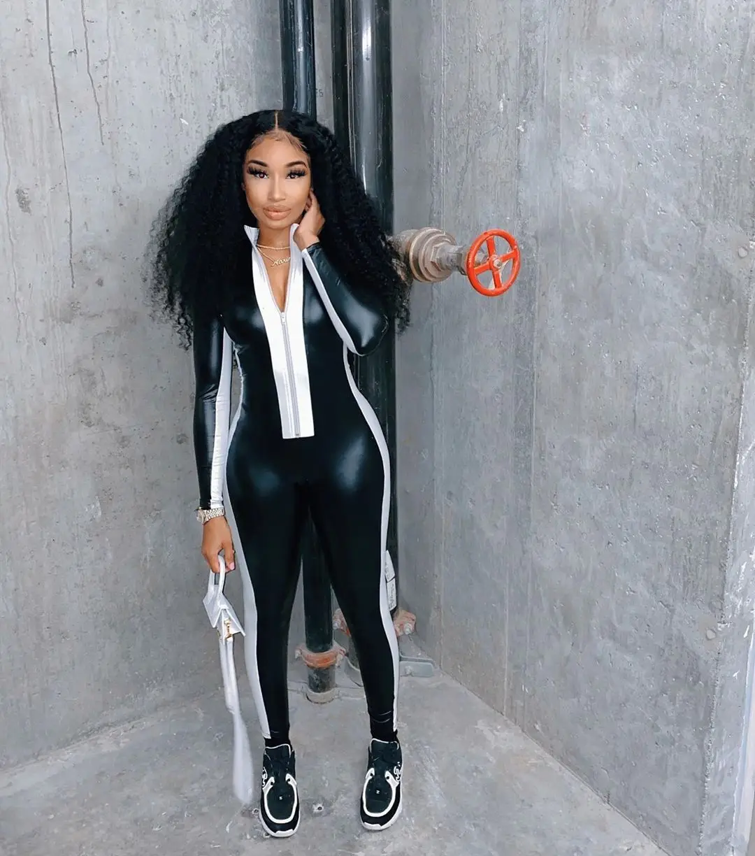 Wholesale best top fashion sexy one piece ladies top body black and white stitching PU bright leather jumpsuit
Wholesale best top fashion sexy one piece ladies top body black and white stitching PU bright leather jumpsuit