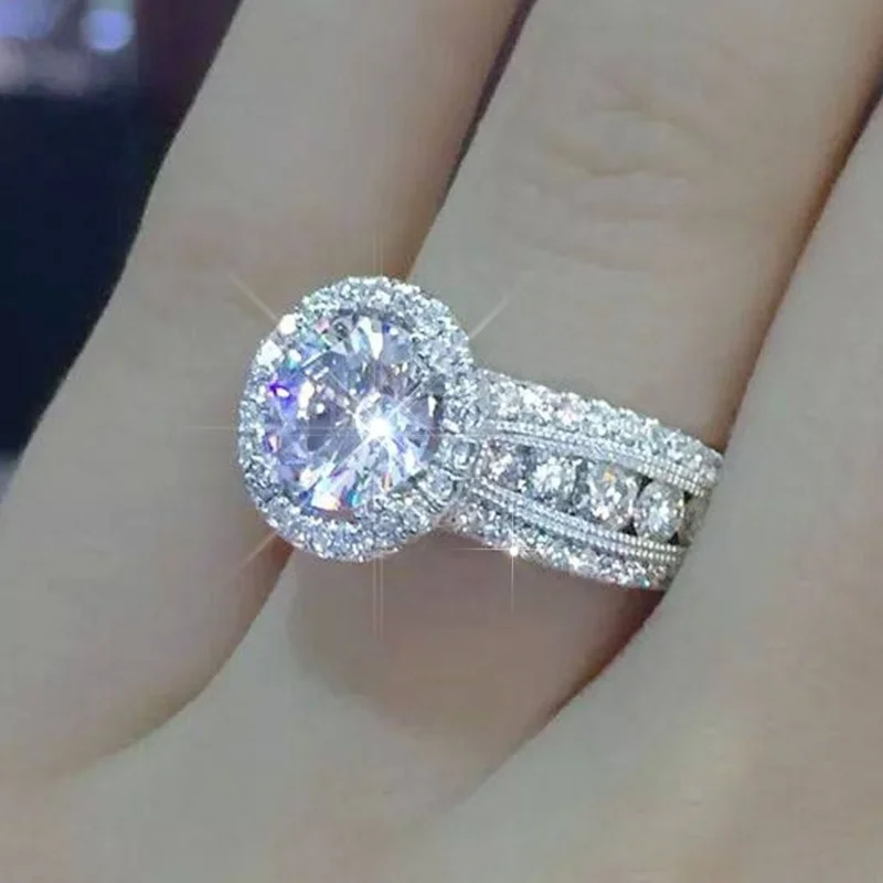 Classic Gypsophila Inlaid Large Zircon Diamond Ring Female Couple Engagement Ring Bling Luxury Jewelry for Women
Classic Gypsophila Inlaid Large Zircon Diamond Ring Female Couple Engagement Ring Bling Luxury Jewelry for Women