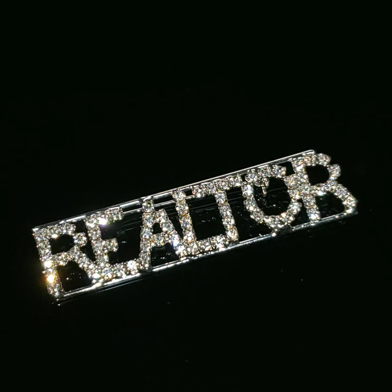 Handmade Lapel Pin "Realtor" Word Brooch Pin Blingbling Crystal Letters Brooch Pin Gift for Real Estate Agent Wholesale
Handmade Lapel Pin "Realtor" Word Brooch Pin Blingbling Crystal Letters Brooch Pin Gift for Real Estate Agent Wholesale