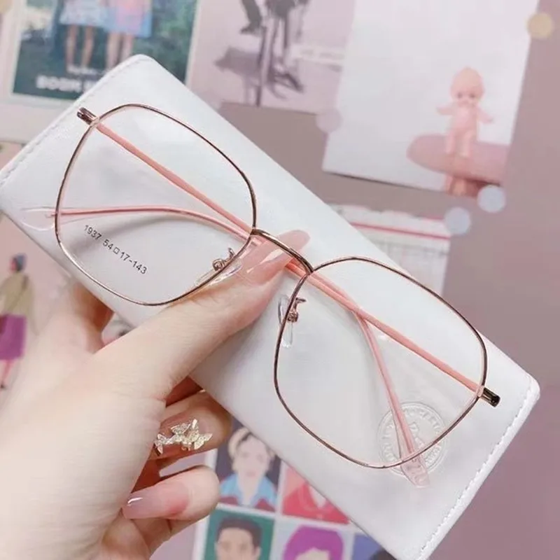 2021 Trends Women Office Anti Blue Light Square Oversized Computer Glasses Female Blue Blocking Big Size Eyeglasses Alloy Frame 
2021 Trends Women Office Anti Blue Light Square Oversized Computer Glasses Female Blue Blocking Big Size Eyeglasses Alloy Frame