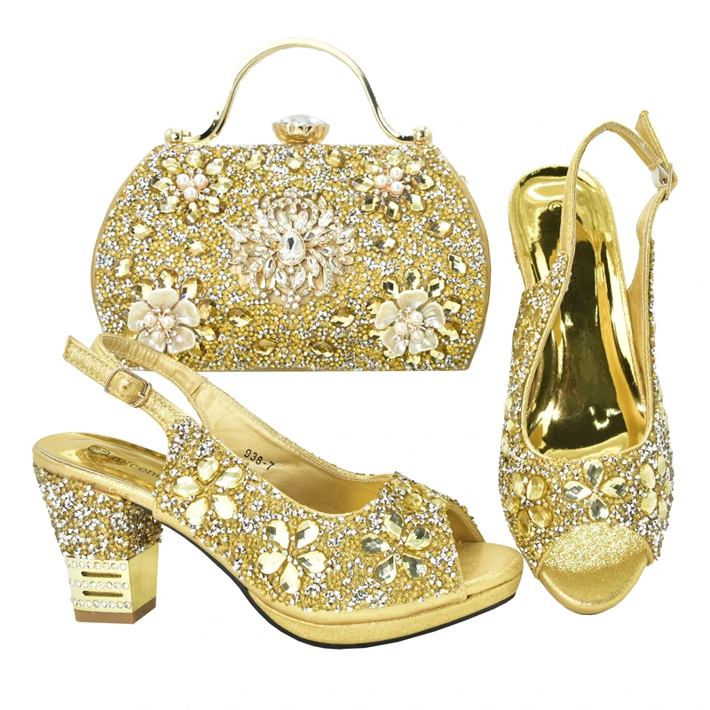 Latest Design Women Italian African Party Pumps Shoes and Bag Set Decorated with Rhinestone Women Shoe and Bag for Nigeria Party
Latest Design Women Italian African Party Pumps Shoes and Bag Set Decorated with Rhinestone Women Shoe and Bag for Nigeria Party