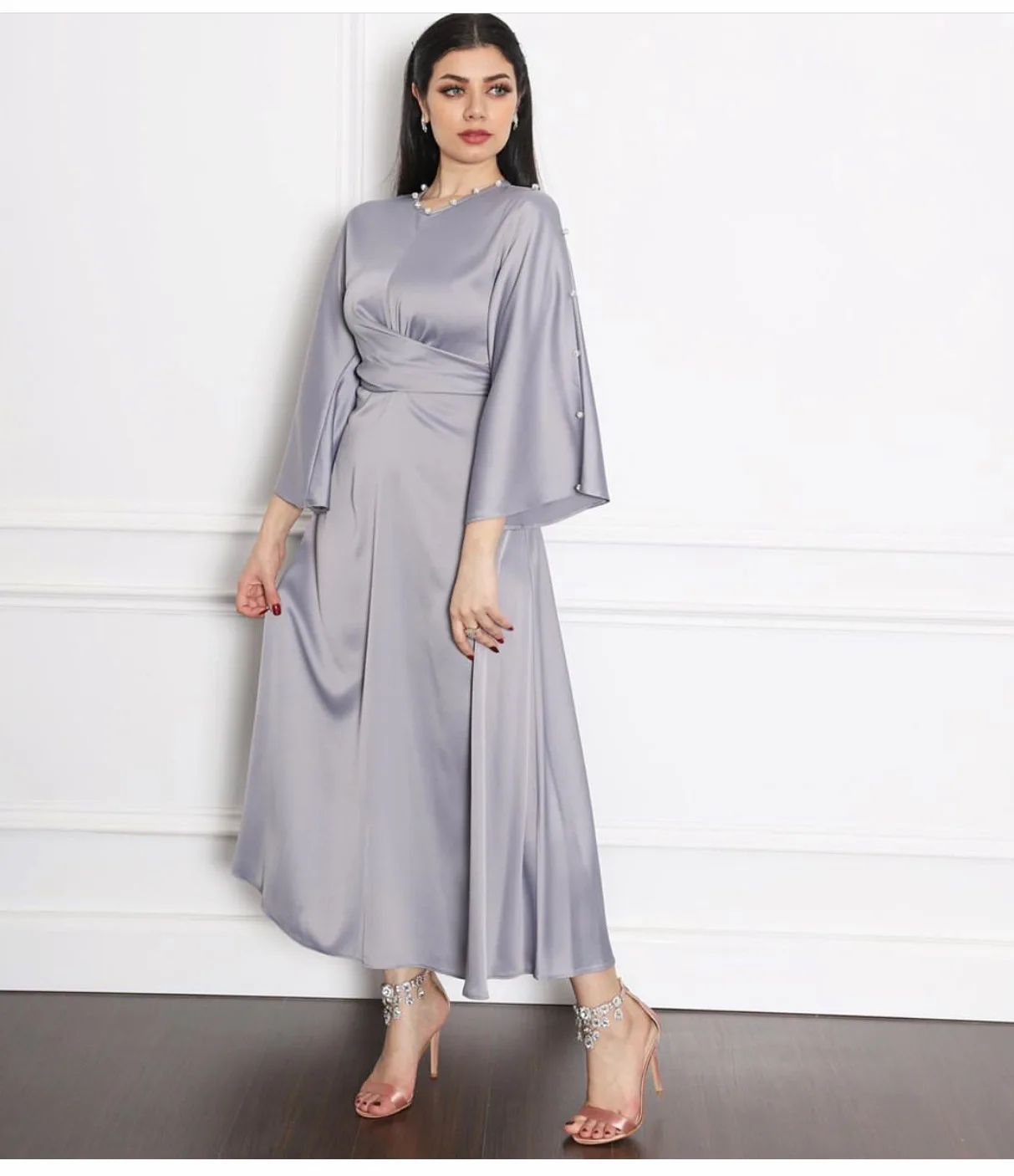 2021 Dubai Turkey Arabic Women Modest Abaya Fashion Muslim Self-Belted Robe Sweet Pink Quality Satin Maxi Dress Fall
2021 Dubai Turkey Arabic Women Modest Abaya Fashion Muslim Self-Belted Robe Sweet Pink Quality Satin Maxi Dress Fall