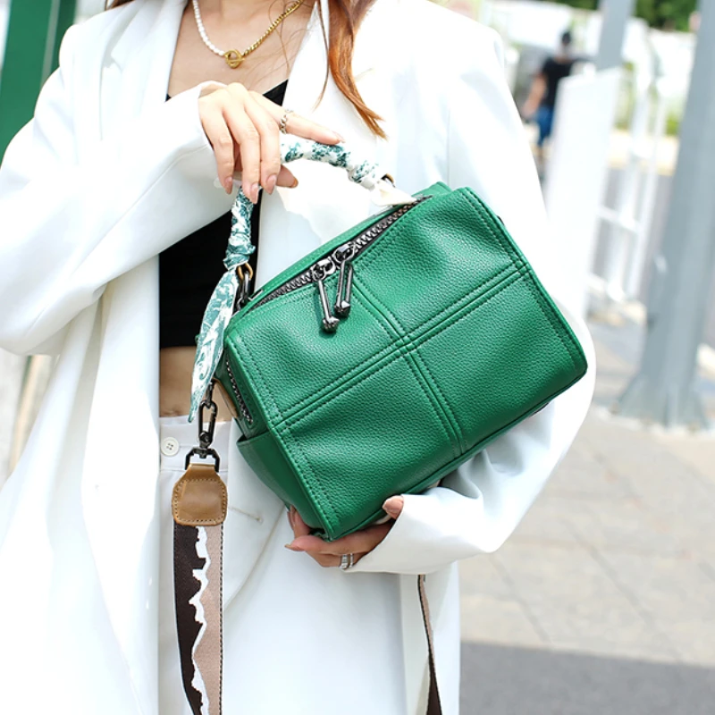 Brand Designer Shopping Bag Casual Women Totes Shoulder Bags Scarlf Female Leather Solid Color Chain Handbag for Women 2021
Brand Designer Shopping Bag Casual Women Totes Shoulder Bags Scarlf Female Leather Solid Color Chain Handbag for Women 2021