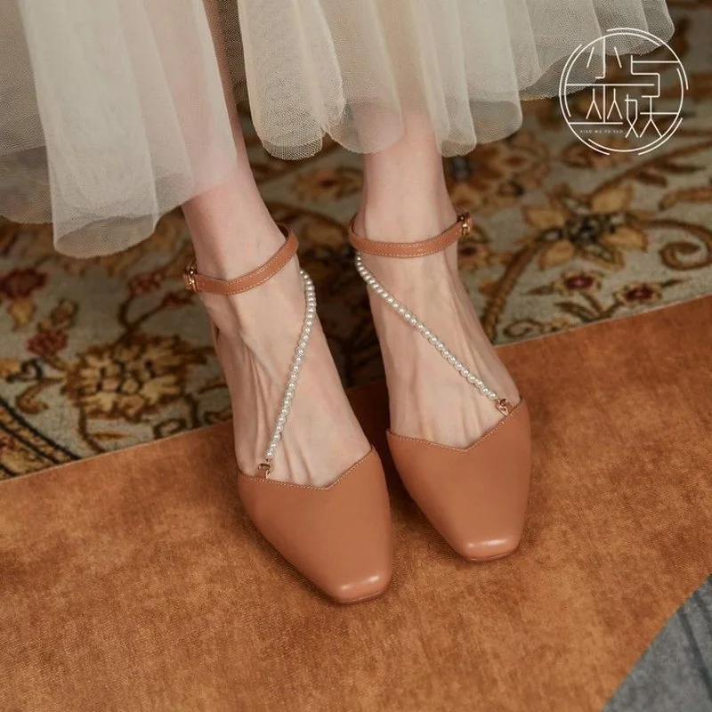 2021 Summer New Women's Pumps String Bead Ankle Buckle Small Square Head Shoes Side Hollow Soft Genuine Leather Female Shoes
2021 Summer New Women's Pumps String Bead Ankle Buckle Small Square Head Shoes Side Hollow Soft Genuine Leather Female Shoes